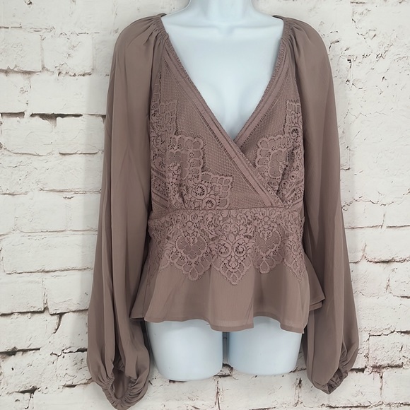 Lulu’s “Loving Arms” Faux Wrap Lace Too, Size M - Picture 5 of 10